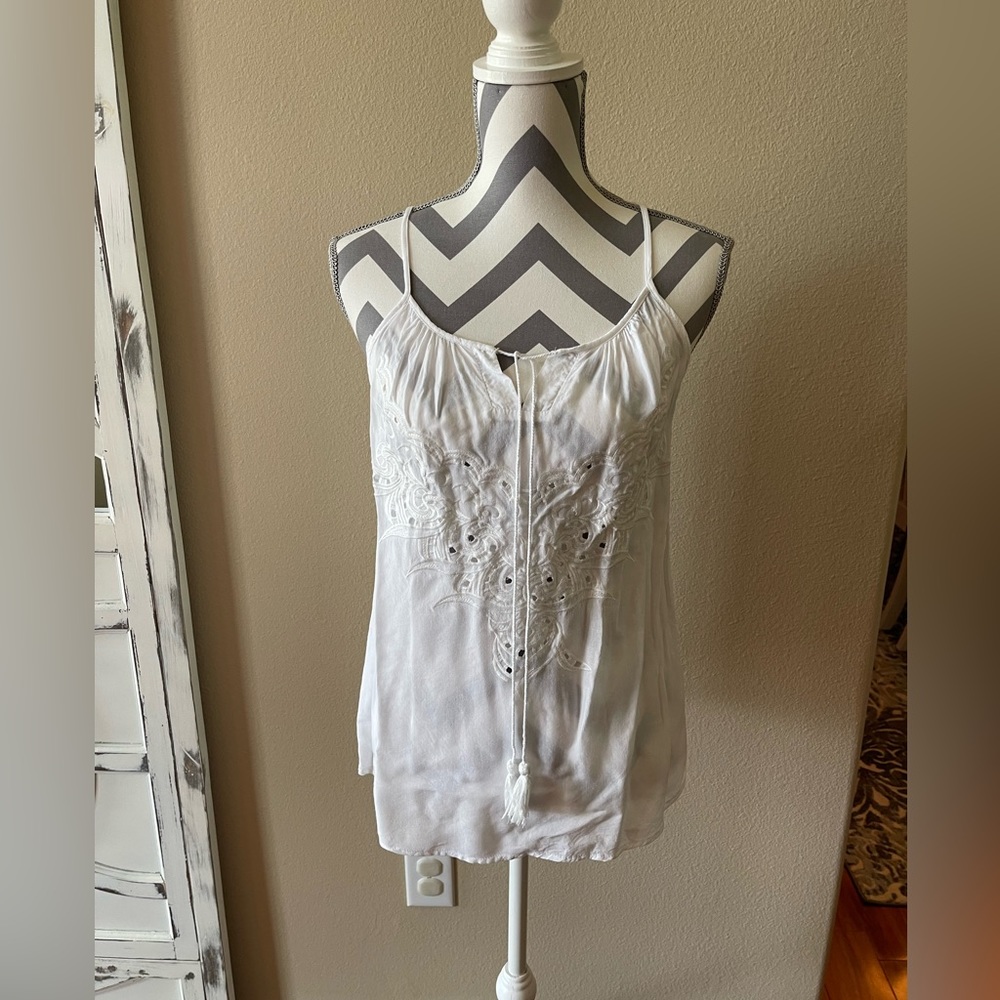 Romeo and Juliet Couture - White Tank Top - Size: Medium